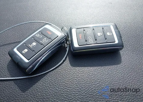 2021 Jeep Grand Cherokee L Limited 4X4 z USA, uszkodzony, nr VIN 1C4RJKBG0M8108829